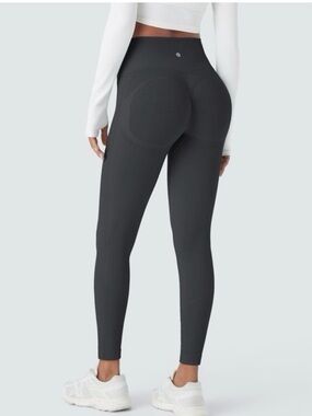 Halara Seamless High-Waist Butt Sculpting Leggings - Black. NWT Size M